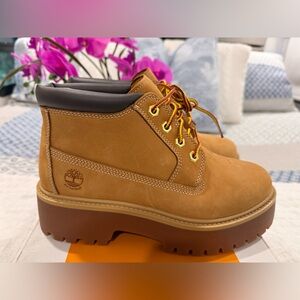 Timberland NIB Waterproof Lace-Up Stone Street Chukkas in Wheat Nubuck